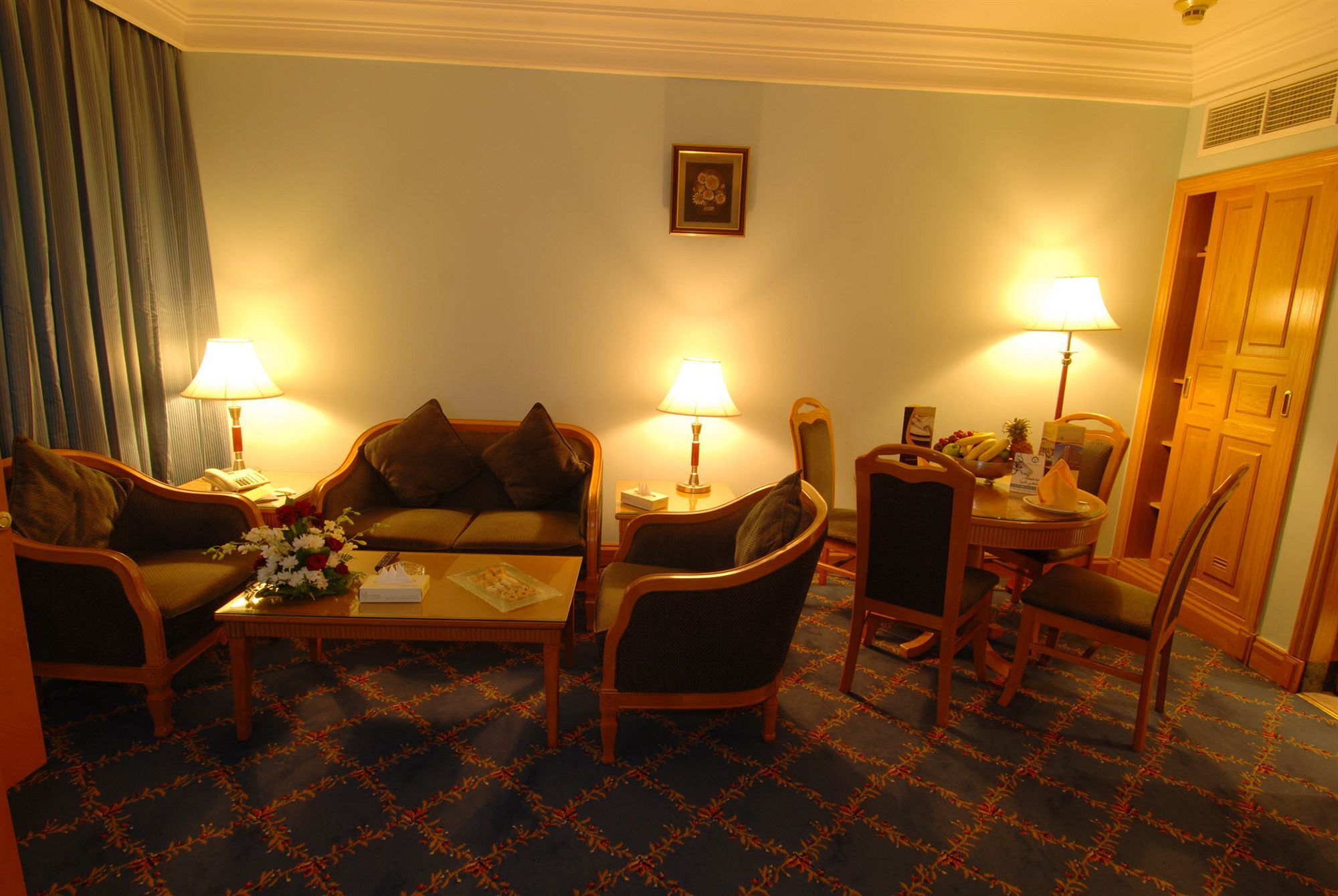 Hotel Dar Aleiman Al Haram à Médine Extérieur photo A suite at the hotel