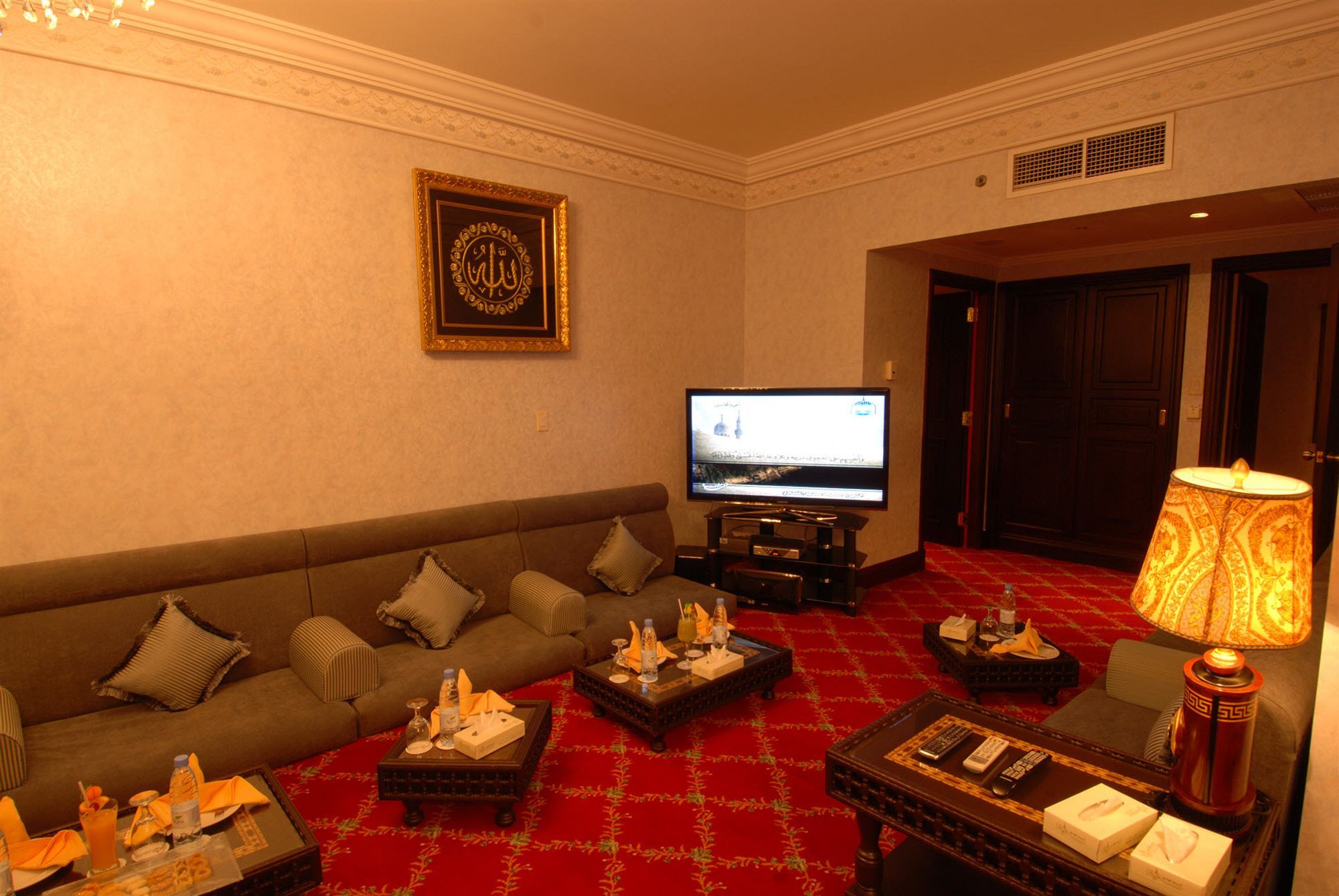 Hotel Dar Aleiman Al Haram à Médine Extérieur photo A suite at the Grand Hyatt Hotel, Amman, Jordan